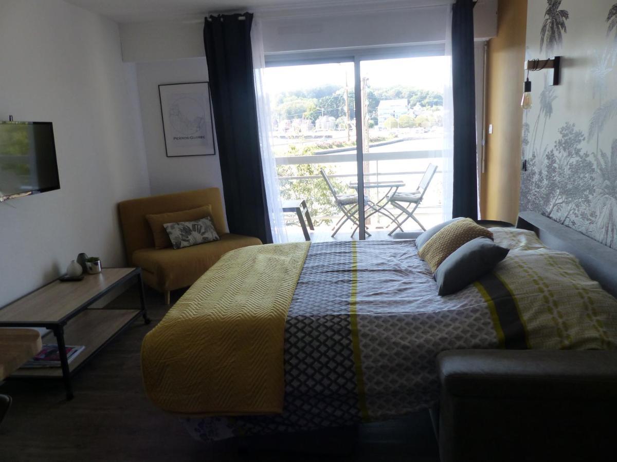 Studio Expose Plein Sud Vu Sur Le Port De Plaisance 펄로스가이렉 외부 사진